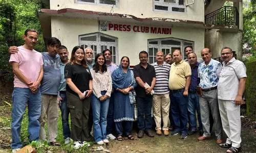 मंडी मेयर से पत्रकारों की समस्याओं पर चर्चा