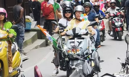 कालिम्पोंग में स्वतंत्रता दिवस समारोह की शुरुआत देशभक्ति के रंग में रंगा माहौल कालिम्पोंग में स्वतंत्रता दिवस समारोह की शुरुआत देशभक्ति के रंग में रंगा माहौल