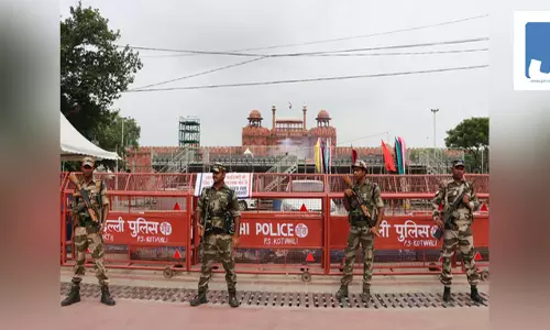 स्वतंत्रता दिवस से ठीक पहले दिल्ली में पांच जगहों पर बम की धमकी स्वतंत्रता दिवस से ठीक पहले दिल्ली में पांच जगहों पर बम की धमकी