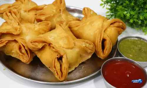 बिना मैदा तैयार करें कुरकुरी और स्वादिष्ट पेटीज बिना मैदा तैयार करें कुरकुरी और स्वादिष्ट पेटीज