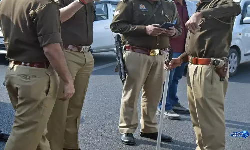 कानपुर पुलिस को चकमा देकर फरार हुआ हत्यारोपी कानपुर पुलिस को चकमा देकर फरार हुआ हत्यारोपी