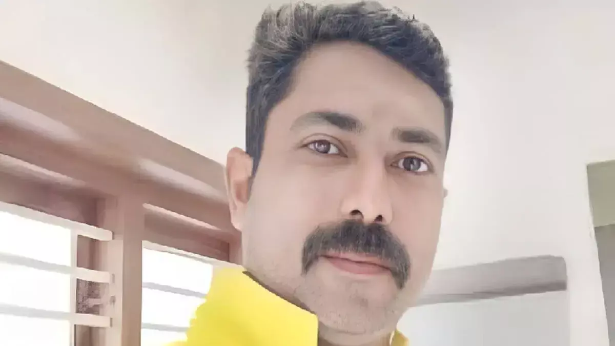 kerala: बिजली के खंभों के ढेर में से एक खंभा गिरने से युवक की मौत