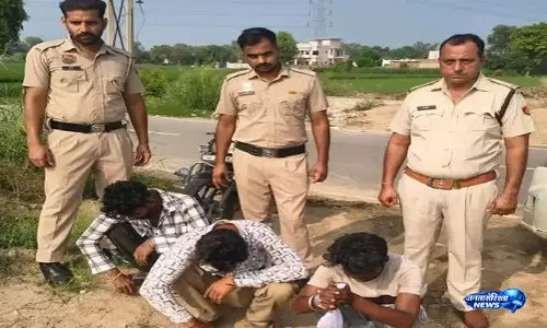 नशीली गोलियों की तस्करी पर पुलिस का बड़ा एक्शन नशीली गोलियों की तस्करी पर पुलिस का बड़ा एक्शन