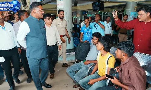पुणे स्टेशन बस स्टैंड का मंत्री ने किया निरीक्षण, यात्रियों की सुविधाएं बेहतर करने के निर्देश पुणे स्टेशन बस स्टैंड का मंत्री ने किया निरीक्षण, यात्रियों की सुविधाएं बेहतर करने के निर्देश