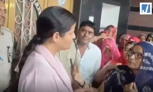 बक्से में मिले पति-पत्नी के शव, प्लास्टिक में लिपटे थे दंपति, बदबू आने पर परिजनों के उड़े होश