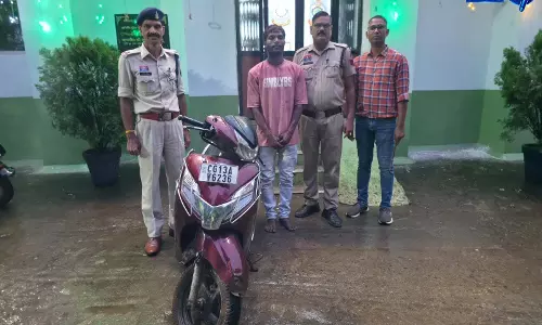 पुलिस की मुस्तैदी से चोरी की वारदात नाकाम, सूने मकान में घुसे आरोपी को दबोचा पुलिस की मुस्तैदी से चोरी की वारदात नाकाम, सूने मकान में घुसे आरोपी को दबोचा