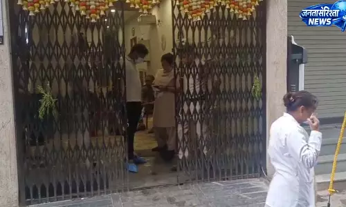 होटल में प्रेमिका की हत्या, प्रेमी ने खुद का गला काटकर की आत्महत्या की कोशिश होटल में प्रेमिका की हत्या, प्रेमी ने खुद का गला काटकर की आत्महत्या की कोशिश