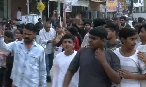 12वीं के छात्र की संदिग्ध मौत से हड़कंप पैटी खाने के बाद बिगड़ी थी तबीयत 12वीं के छात्र की संदिग्ध मौत से हड़कंप पैटी खाने के बाद बिगड़ी थी तबीयत