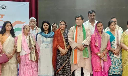 सम्मान पाकर भावुक हुए विभाजन पीड़ित परिवार सम्मान पाकर भावुक हुए विभाजन पीड़ित परिवार