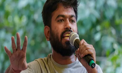 ग्रामीण स्कूलों को सुधारने निकलेगी कॉकरोच जनता पार्टी ग्रामीण स्कूलों को सुधारने निकलेगी कॉकरोच जनता पार्टी
