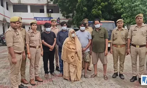 नकली सोना दिखाकर ठगी करने वाले गिरोह का पर्दाफाश महिला समेत 5 गिरफ्तार नकली सोना दिखाकर ठगी करने वाले गिरोह का पर्दाफाश महिला समेत 5 गिरफ्तार