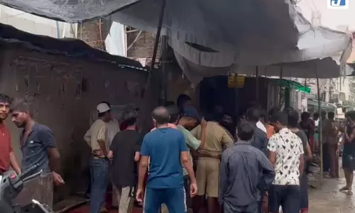 आदर्श नगर में युवक की हत्या, नीरज को गोली मारने के बाद चाकू से गोदा आरोपी गिरफ्तार आदर्श नगर में युवक की हत्या, नीरज को गोली मारने के बाद चाकू से गोदा आरोपी गिरफ्तार