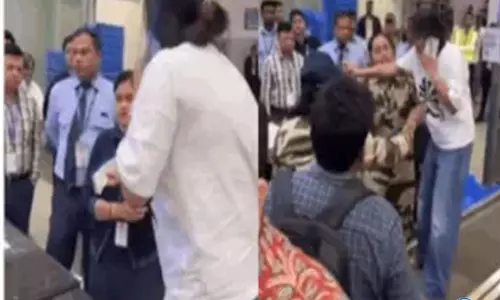 उड़ान रद्द हुई तो महिला ने एयरपोर्ट की संपत्ति तोड़ी उड़ान रद्द हुई तो महिला ने एयरपोर्ट की संपत्ति तोड़ी