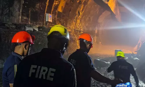 चमोली सुरंग हादसे में 7 की मौत 3 लापता, बढ़ते पानी और कम ऑक्सीजन के बीच बचाव अभियान चमोली सुरंग हादसे में 7 की मौत 3 लापता, बढ़ते पानी और कम ऑक्सीजन के बीच बचाव अभियान