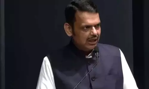 फडणवीस बोले- देश को बेहतर बनाने का रास्ता बाबासाहेब आंबेडकर के संविधान से होकर जाता है फडणवीस बोले- देश को बेहतर बनाने का रास्ता बाबासाहेब आंबेडकर के संविधान से होकर जाता है