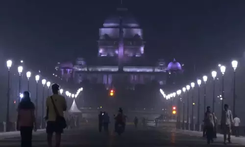 स्वतंत्रता दिवस की पूर्व संध्या पर तिरंगे की रोशनी से जगमगाया दिल्ली स्वतंत्रता दिवस की पूर्व संध्या पर तिरंगे की रोशनी से जगमगाया दिल्ली