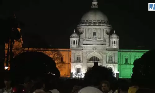 स्वतंत्रता दिवस की पूर्व संध्या पर तिरंगे के रंगों में सजा विक्टोरिया मेमोरियल स्वतंत्रता दिवस की पूर्व संध्या पर तिरंगे के रंगों में सजा विक्टोरिया मेमोरियल