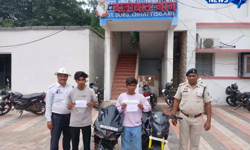 स्टंट दिखाना पड़ा महंगा, यातायात पुलिस ने युवकों की बाइक की जब्त