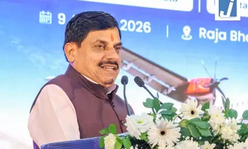 मध्य प्रदेश: बड़वानी में सरकारी सेवाओं में देरी पर सीएम ने 7 अधिकारियों को सस्पेंड किया