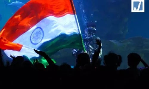 कोलकाता बंदरगाह पर शहर के सबसे ऊंचे राष्ट्रीय ध्वजों में से एक फहराया गया कोलकाता बंदरगाह पर शहर के सबसे ऊंचे राष्ट्रीय ध्वजों में से एक फहराया गया