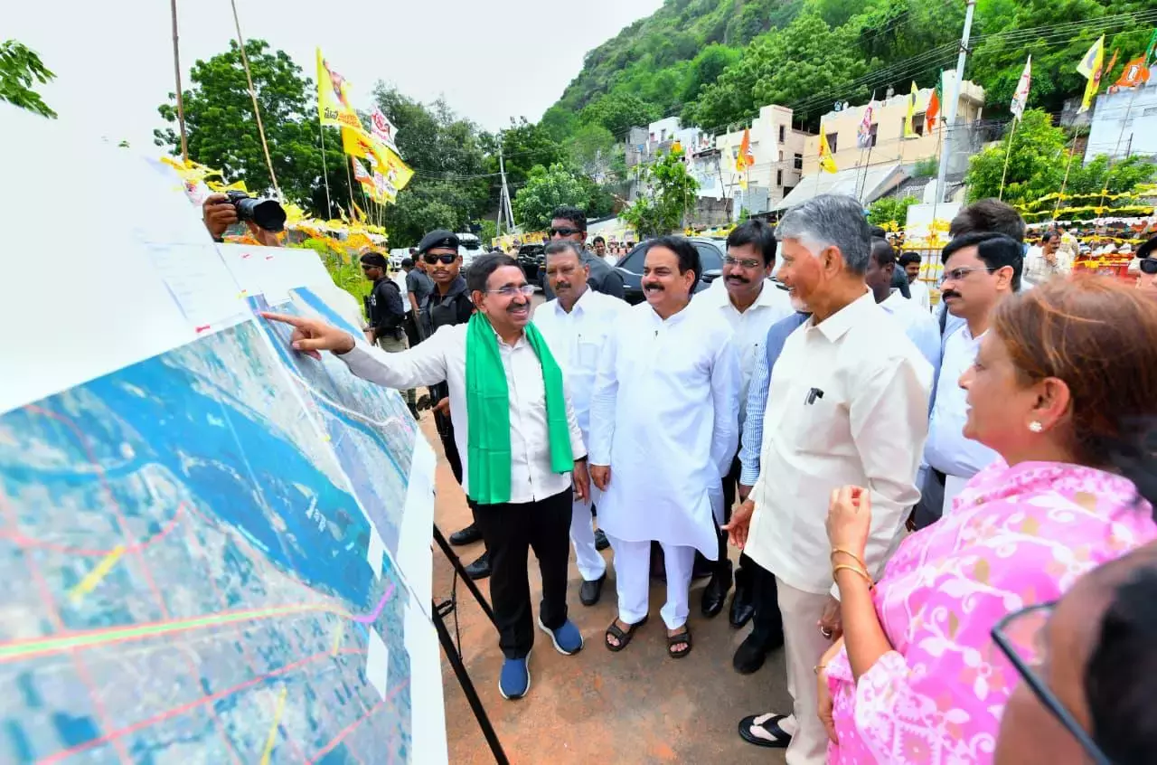 Andhra: मंत्रियों का कहना है कि अमरावती के किसानों का त्याग इतिहास में हमेशा याद रखा जाएगा Andhra: मंत्रियों का कहना है कि अमरावती के किसानों का त्याग इतिहास में हमेशा याद रखा जाएगा