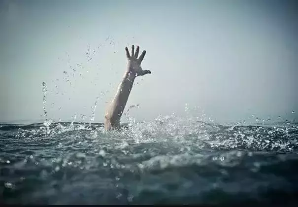 Andhra: नाबालिग स्कूली छात्र पोलावरम नहर में डूब गया Andhra: नाबालिग स्कूली छात्र पोलावरम नहर में डूब गया