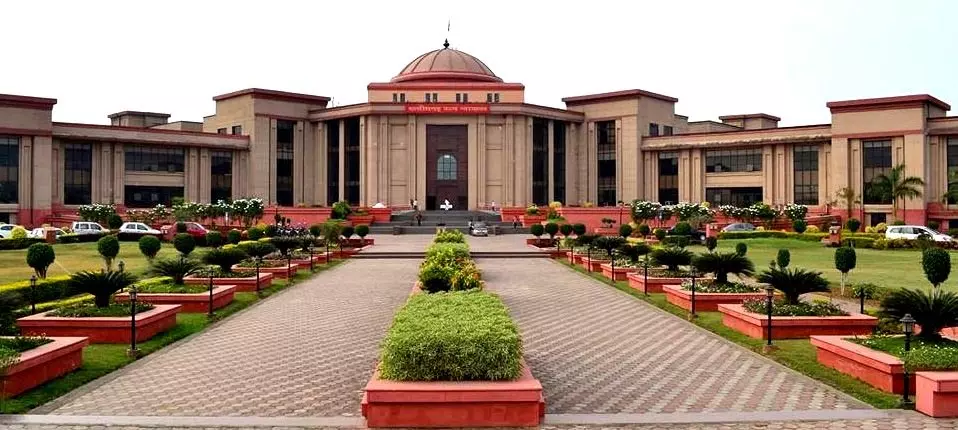 दूसरी शादी से जन्मा बेटा भी अनुकंपा नियुक्ति का पात्र, CG हाईकोर्ट का महत्वपूर्ण फैसला दूसरी शादी से जन्मा बेटा भी अनुकंपा नियुक्ति का पात्र, CG हाईकोर्ट का महत्वपूर्ण फैसला