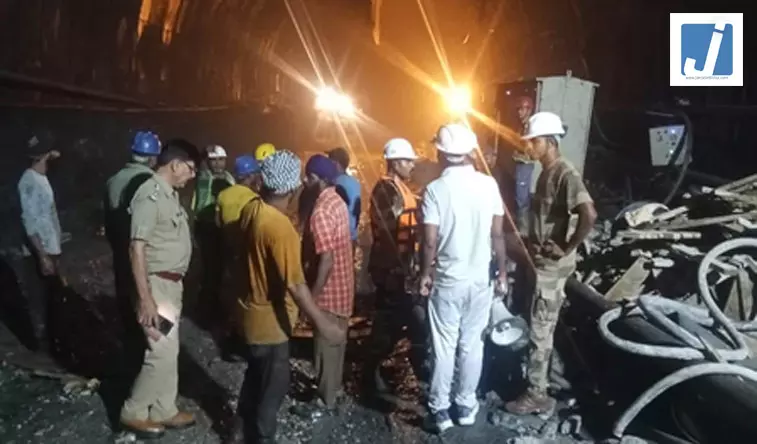 चमोली हादसा: टीएचडीसी टनल में फंसे तीन लोगों की तलाश जारी, अब तक 19 लोग निकाले गए बाहर चमोली हादसा: टीएचडीसी टनल में फंसे तीन लोगों की तलाश जारी, अब तक 19 लोग निकाले गए बाहर