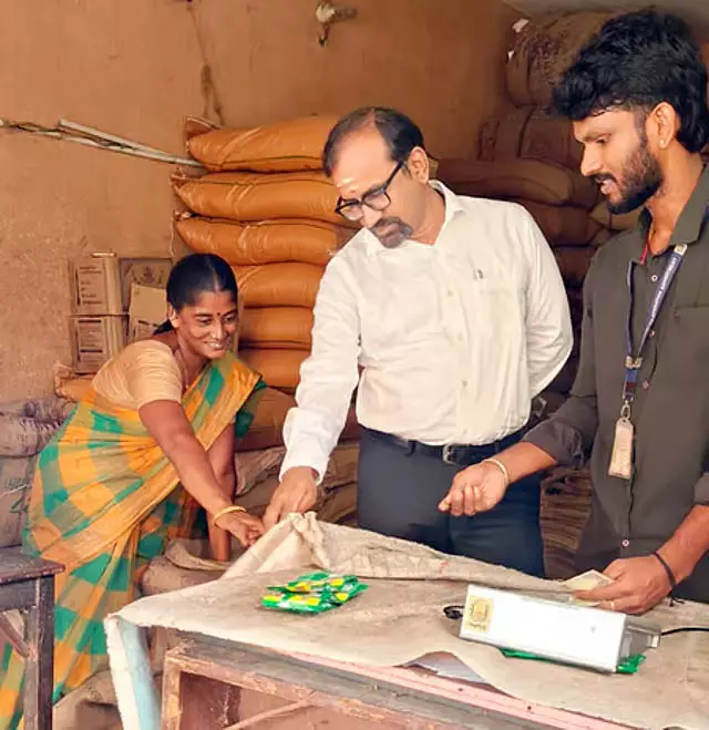 राशन दुकानों में किसी भी कमी को तुरंत दूर करें, मंत्री ने अधिकारियों को दिए निर्देश राशन दुकानों में किसी भी कमी को तुरंत दूर करें, मंत्री ने अधिकारियों को दिए निर्देश