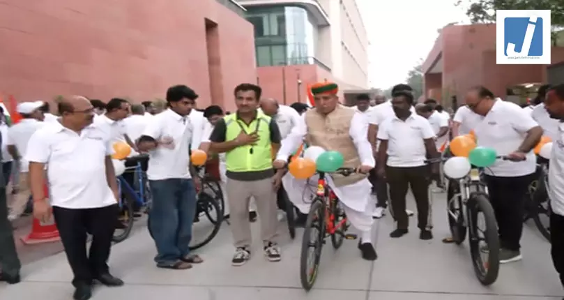 हर घर तिरंगा अभियान के तहत कानून मंत्रालय ने निकाली साइकिल रैली, अर्जुन राम मेघवाल भी हुए शामिल हर घर तिरंगा अभियान के तहत कानून मंत्रालय ने निकाली साइकिल रैली, अर्जुन राम मेघवाल भी हुए शामिल