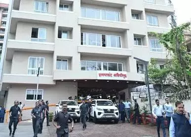Mumbai: हाई माउंट स्टेट गेस्ट हाउस का भव्य उद्घाटन, मालाबार हिल में बढ़ी सुविधाएं Mumbai: हाई माउंट स्टेट गेस्ट हाउस का भव्य उद्घाटन, मालाबार हिल में बढ़ी सुविधाएं
