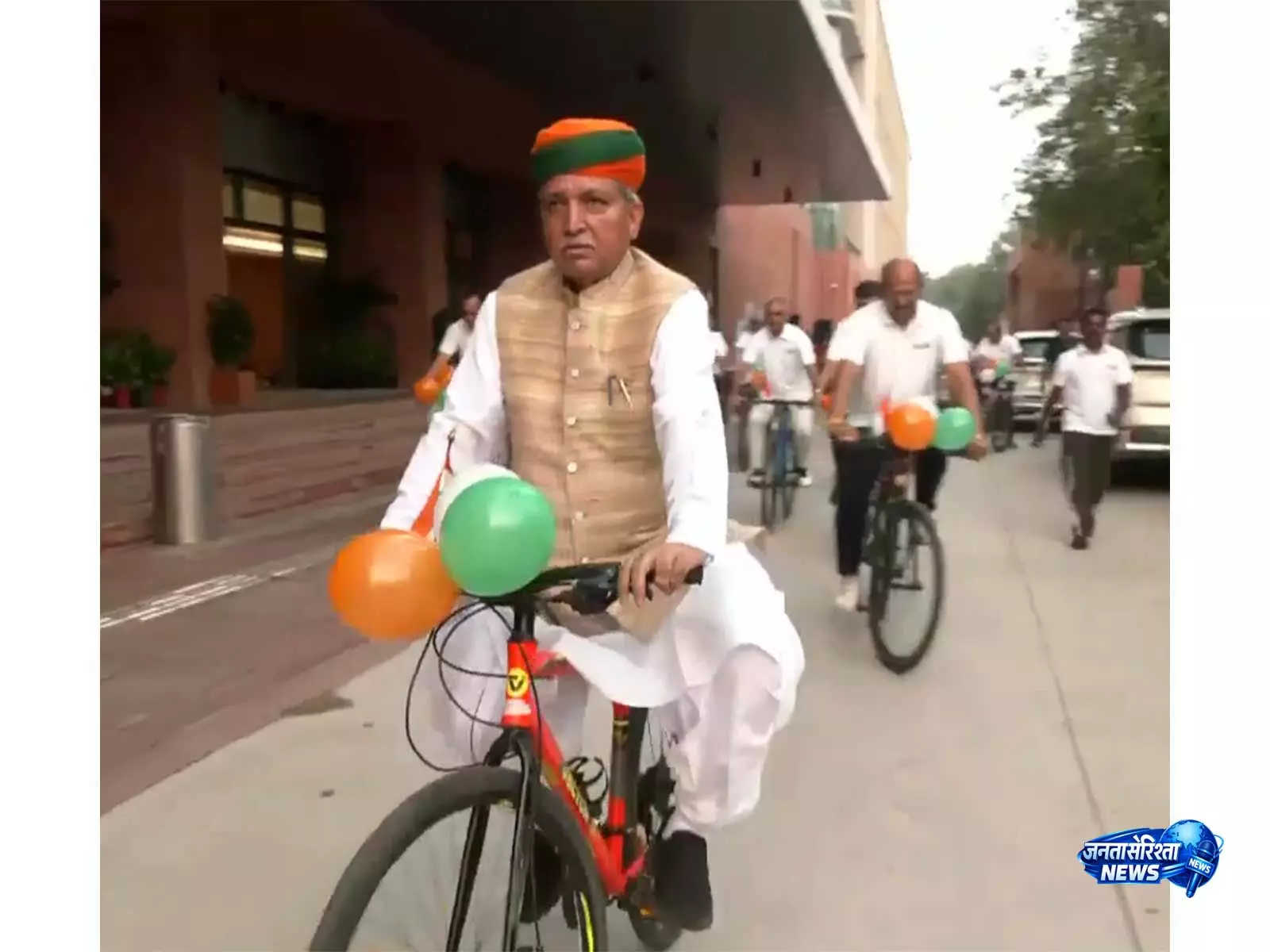 हर घर तिरंगा रैली में मंत्री मेघवाल ने दिया देशभक्ति का संदेश हर घर तिरंगा रैली में मंत्री मेघवाल ने दिया देशभक्ति का संदेश