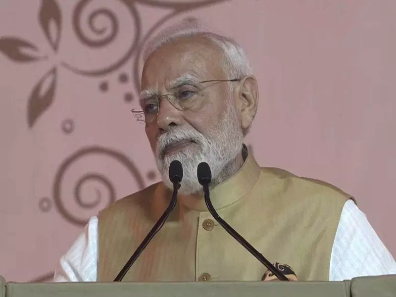 Delhi PM मोदी ने हरसिमरत से जाना सुखबीर का हाल Delhi PM मोदी ने हरसिमरत से जाना सुखबीर का हाल