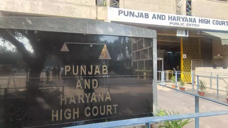Chandigarh HC ने सांसद-विधायकों के मामलों की जानकारी मांगी Chandigarh HC ने सांसद-विधायकों के मामलों की जानकारी मांगी
