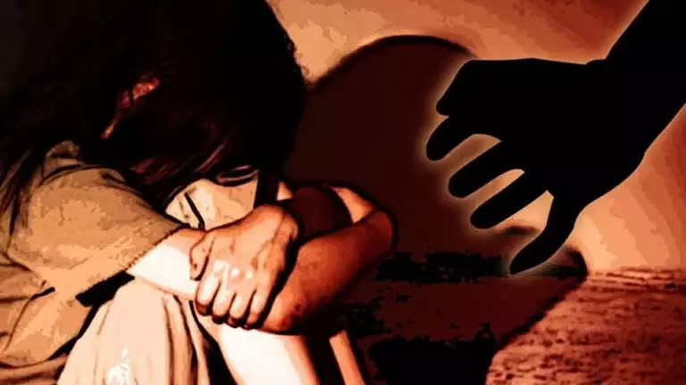 नाबालिग छात्रा से यौन उत्पीड़न के मामले में शिक्षक को 25 साल की जेल 1 लाख जुर्माना नाबालिग छात्रा से यौन उत्पीड़न के मामले में शिक्षक को 25 साल की जेल 1 लाख जुर्माना
