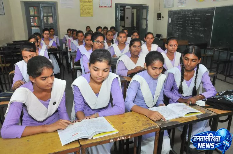 Haryana में 1 लाख छात्रों ने छोड़ा स्कूल Haryana में 1 लाख छात्रों ने छोड़ा स्कूल