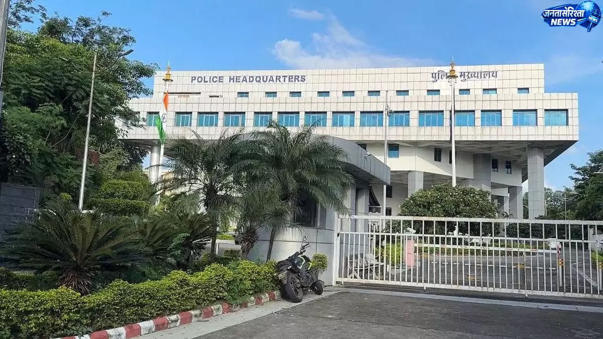 पुलिस विभाग में प्रमोशन का दौर तेज 27,534 अधिकारियों और कर्मचारियों को मिली पदोन्नति पुलिस विभाग में प्रमोशन का दौर तेज 27,534 अधिकारियों और कर्मचारियों को मिली पदोन्नति