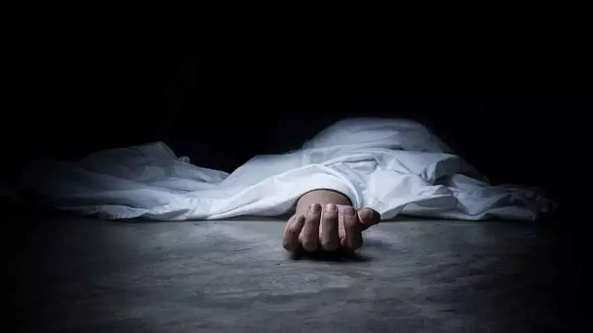 kerala: मोबाइल इस्तेमाल पर परिजनों ने डांटा, एर्नाकुलम में लड़की मृत मिली kerala: मोबाइल इस्तेमाल पर परिजनों ने डांटा, एर्नाकुलम में लड़की मृत मिली