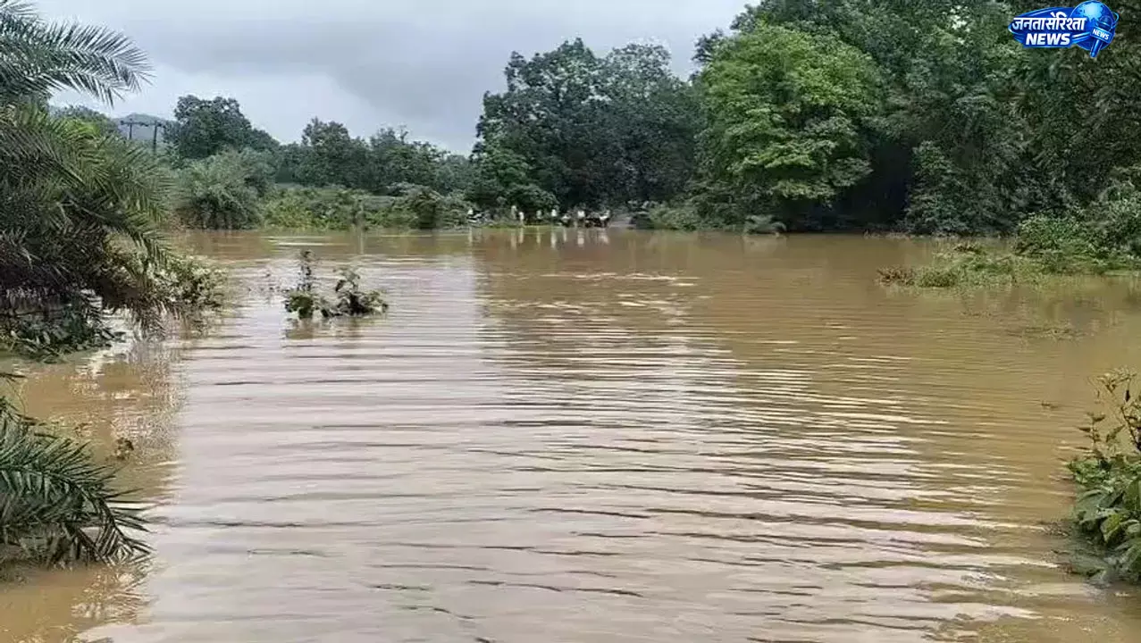 ओडिशा के क्योंझर में बारिश का कहर सड़क और पुलों पर बह रहा बाढ़ का पानी संपर्क बाधित ओडिशा के क्योंझर में बारिश का कहर सड़क और पुलों पर बह रहा बाढ़ का पानी संपर्क बाधित
