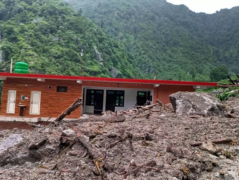 बारिश, खड्ड और जोखिम: हिमालयी मॉनसून की चेतावनी बारिश, खड्ड और जोखिम: हिमालयी मॉनसून की चेतावनी