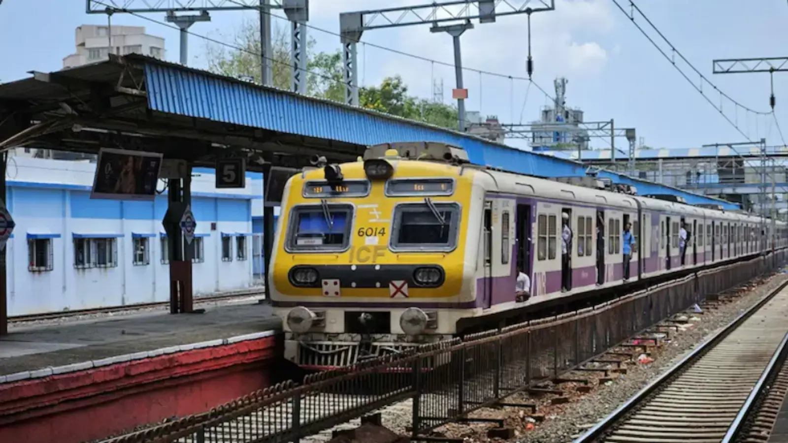 Mumbai: बोरीवली-भायंदर के बीच जम्बो ब्लॉक से रेल यातायात प्रभावित होने की संभावना Mumbai: बोरीवली-भायंदर के बीच जम्बो ब्लॉक से रेल यातायात प्रभावित होने की संभावना
