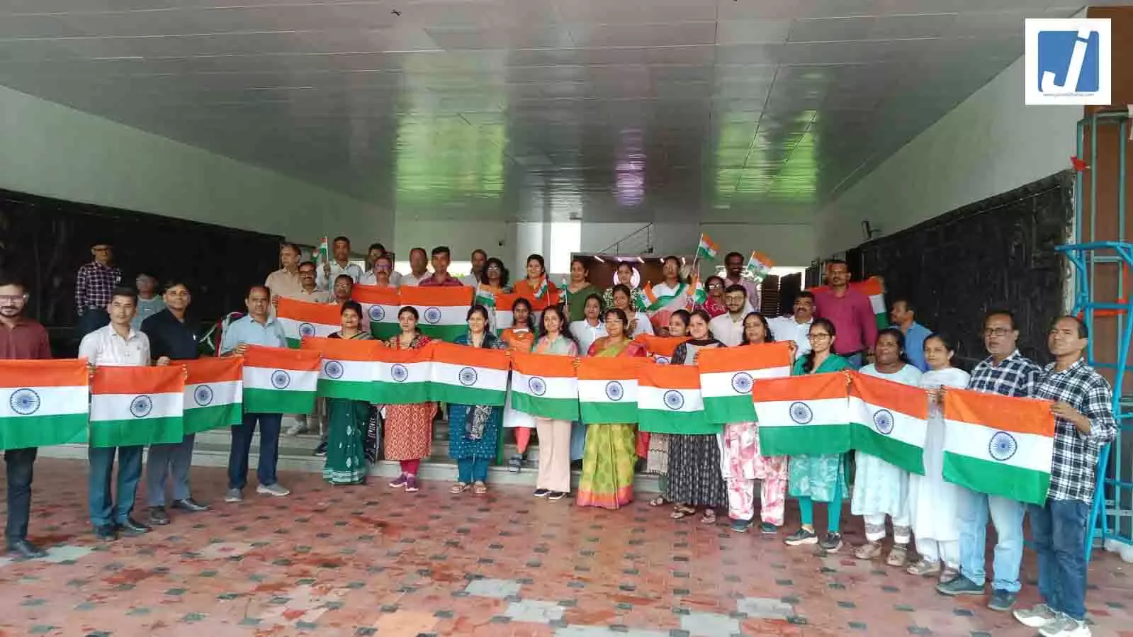 हर घर तिरंगा अभियान, रायपुर रेल मंडल में तिरंगा रैली सहित विभिन्न देशभक्ति कार्यक्रमों का आयोजन हर घर तिरंगा अभियान, रायपुर रेल मंडल में तिरंगा रैली सहित विभिन्न देशभक्ति कार्यक्रमों का आयोजन