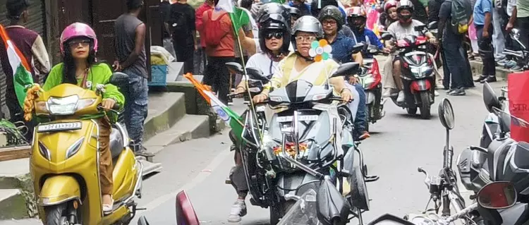 कालिम्पोंग में स्वतंत्रता दिवस समारोह की शुरुआत देशभक्ति के रंग में रंगा माहौल कालिम्पोंग में स्वतंत्रता दिवस समारोह की शुरुआत देशभक्ति के रंग में रंगा माहौल