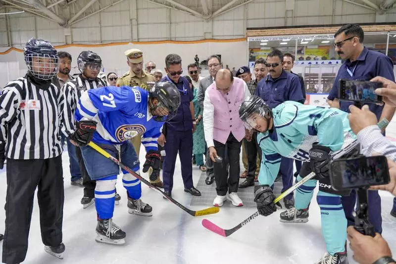 विंटर स्पोर्ट्स को बढ़ावा, लद्दाख में नया आइस रिंक शुरू विंटर स्पोर्ट्स को बढ़ावा, लद्दाख में नया आइस रिंक शुरू