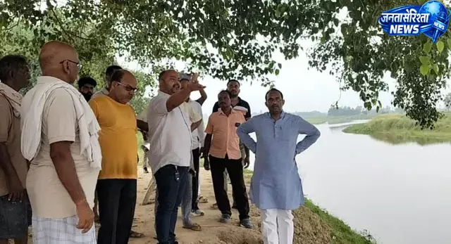 कुआनो नदी बढ़ी, कछुआड़ गांव में कटान का खतरा कुआनो नदी बढ़ी, कछुआड़ गांव में कटान का खतरा