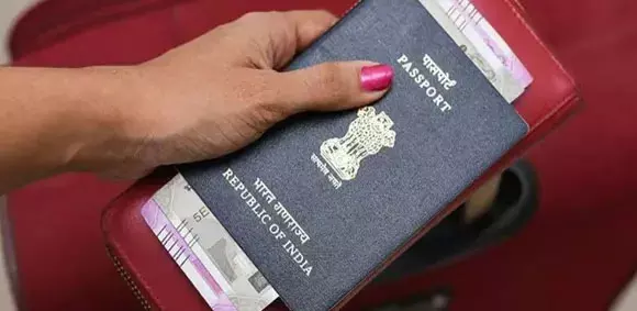 फर्जी दस्तावेजों से पासपोर्ट बनवाने का प्रयास महिला और सहयोगी गिरफ्तार फर्जी दस्तावेजों से पासपोर्ट बनवाने का प्रयास महिला और सहयोगी गिरफ्तार