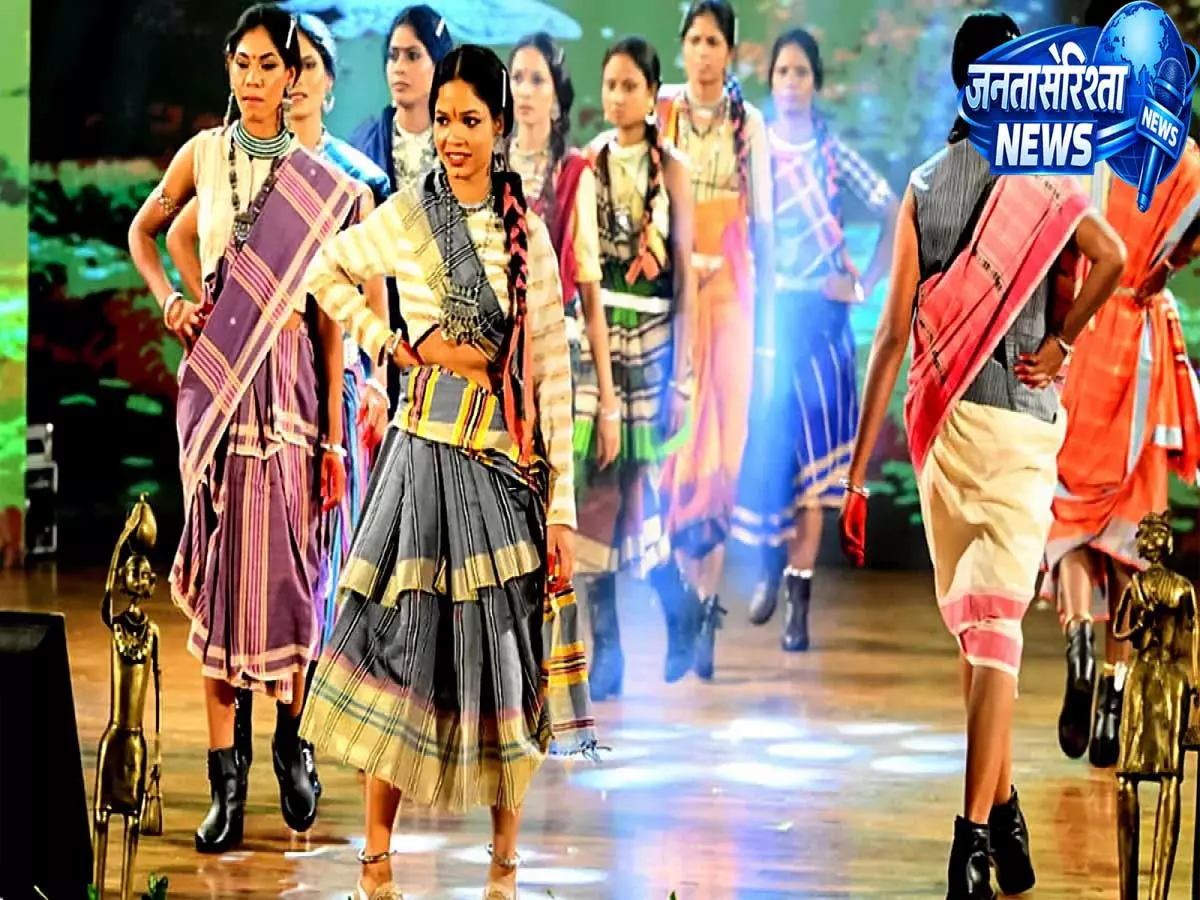 जंगलों से रैंप तक का सफर पूर्व महिला माओवादियों ने फैशन शो में दिखाया नया अंदाज जंगलों से रैंप तक का सफर पूर्व महिला माओवादियों ने फैशन शो में दिखाया नया अंदाज