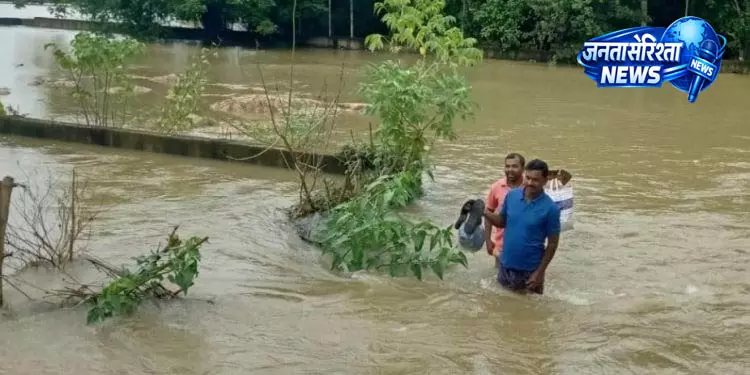 Odisha बाढ़: लोगों की सुरक्षित निकासी शुरू Odisha बाढ़: लोगों की सुरक्षित निकासी शुरू