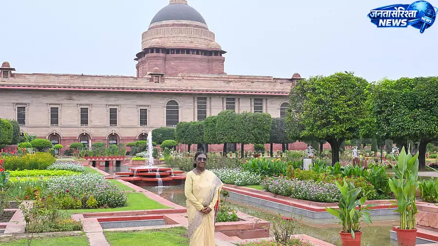 अमृत उद्यान में गर्मियों के फूलों की प्रदर्शनी शुरू राष्ट्रपति मुर्मू ने किया उद्घाटन अमृत उद्यान में गर्मियों के फूलों की प्रदर्शनी शुरू राष्ट्रपति मुर्मू ने किया उद्घाटन