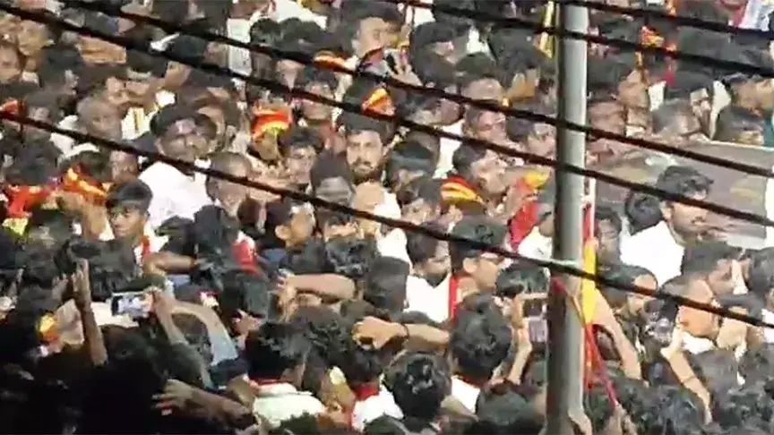 करूर भगदड़: पीड़ितों की नौकरी रद्द करने के आदेश पर सुप्रीम कोर्ट की रोक करूर भगदड़: पीड़ितों की नौकरी रद्द करने के आदेश पर सुप्रीम कोर्ट की रोक